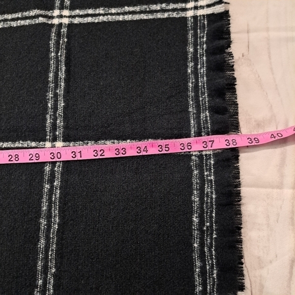 NWT St. John's Bay Plaid Scarf - Picture 9 of 11